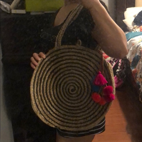 Handcrafted round bag - Picture 2 of 4